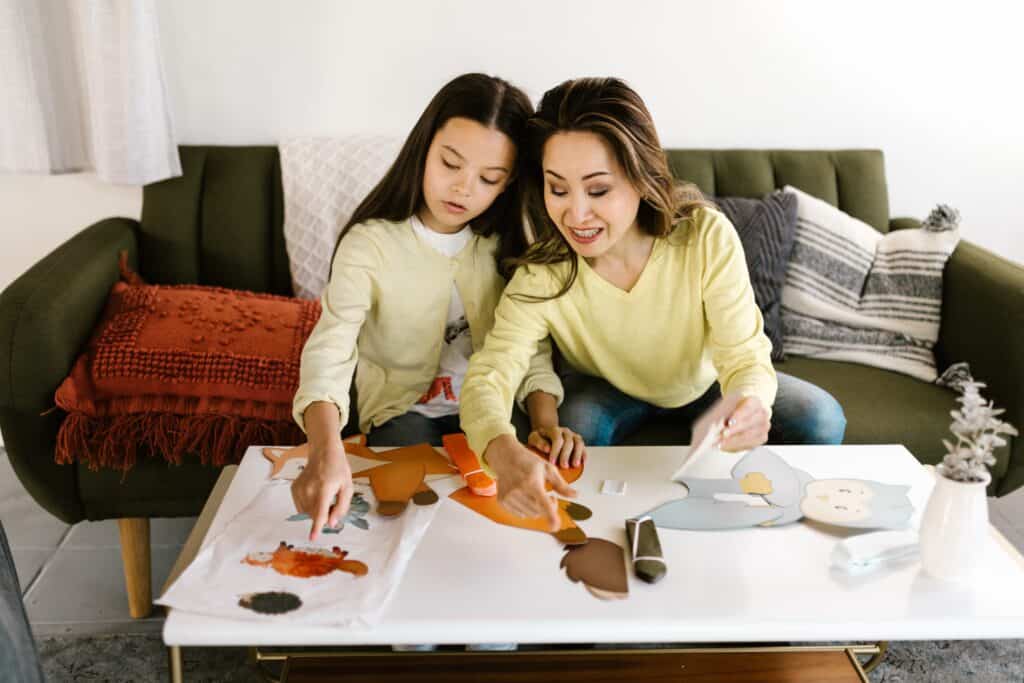 mom and child painting crafts